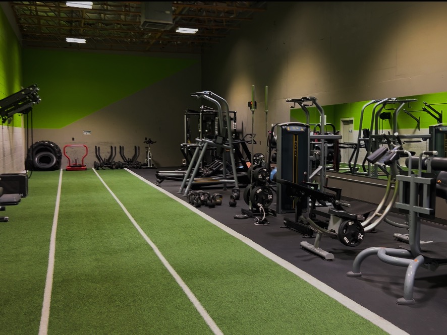 Versatile functional turf area at Bodifi Gym in Idaho Falls. Ideal for dynamic workouts, this space includes agility ladders, battle ropes, kettlebells, and plyometric boxes to enhance strength and conditioning