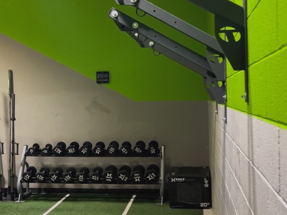 Versatile functional turf area at Bodifi Gym in Idaho Falls. Ideal for dynamic workouts, this space includes agility ladders, battle ropes, kettlebells, and plyometric boxes to enhance strength and conditioning